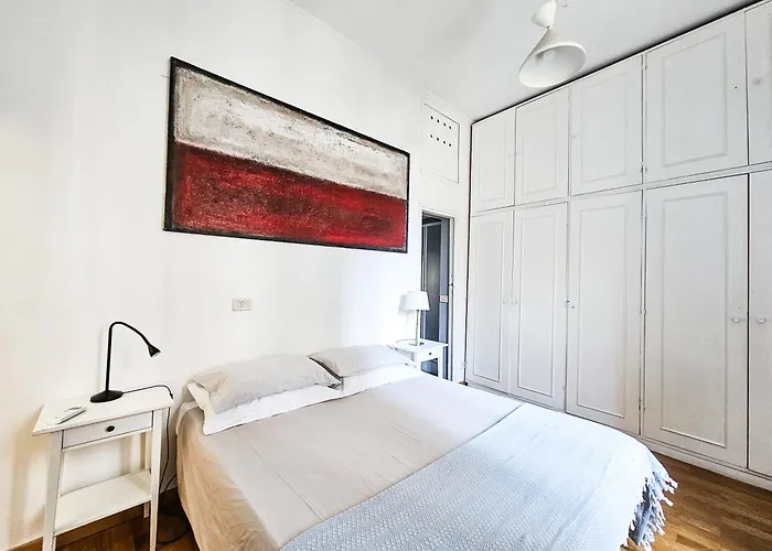 Titus House Nelle Vicinanze Del Colosseo * Рим