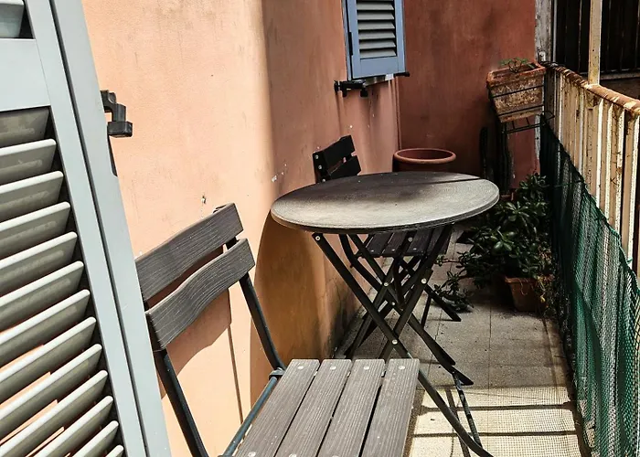 Titus House Nelle Vicinanze Del Colosseo Рим